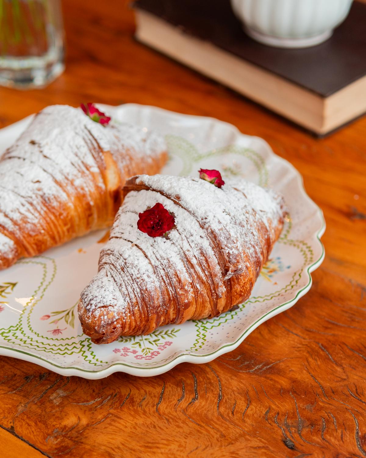 Croissant de Creme Pâtissière